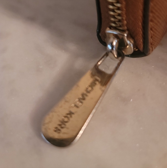 Used in good condition Michael Kors Zipp around Wallet. - Picture 5 of 8